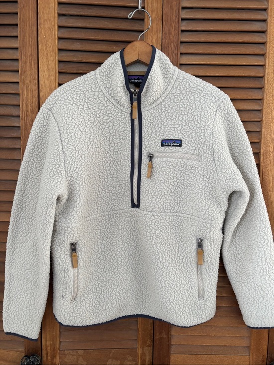 Patagonia Sweaters - Patagonia Off-White Sherpa Zip Jacket with Logo Patch. 1/2 zip. Women’s medium.